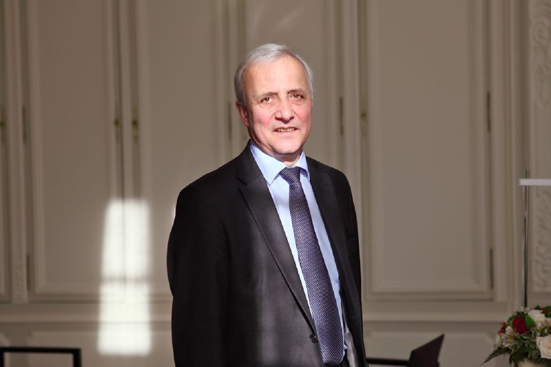 Portrait de Daniel Delaveau, Maire de Rennes par Caroline Ablain Photographe à Rennes