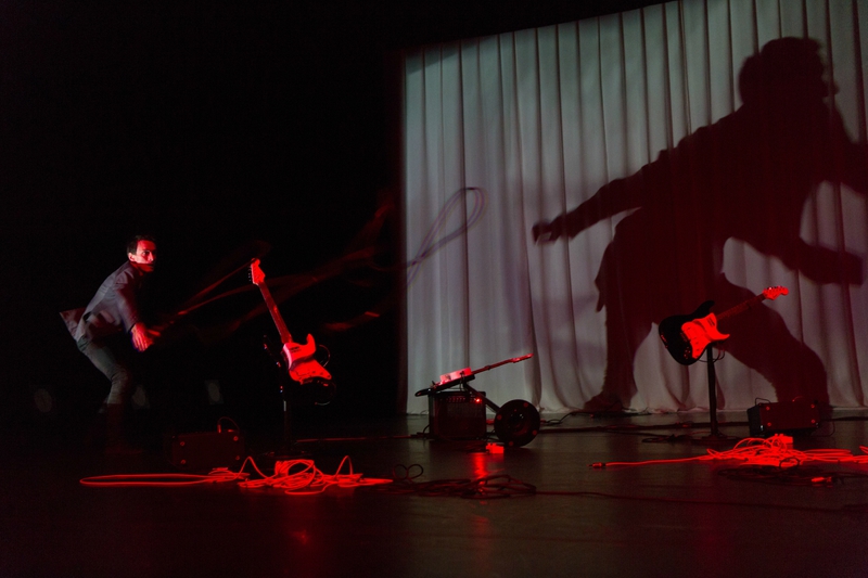 Double Jack, chorégraphie et interprétation Thierry Micouin, avec Carole Gomes par Caroline Ablain Photographe à Rennes