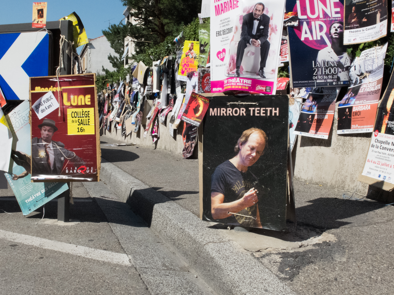 Affiche de Mirror Teeth au Festival d'Avignon