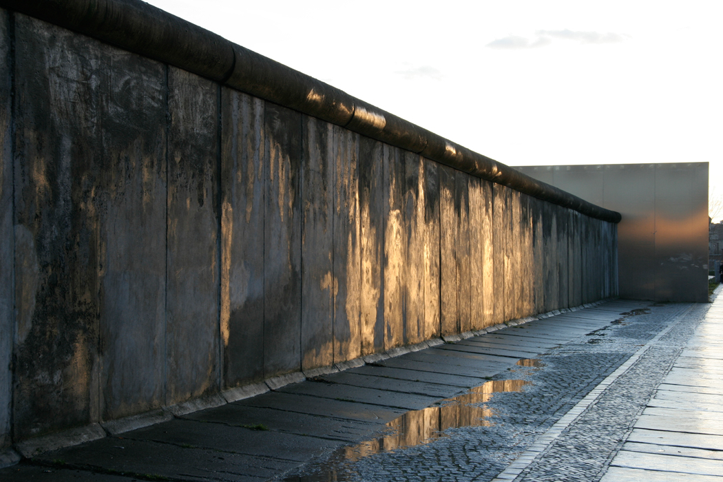 Mur de berlin, Le Voyage / Artemisia Vulgaris / Marine Bachelot / Caroline Ablain Photographe