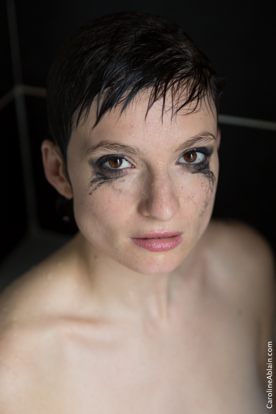 Portrait de Flora Diguet, comédienne, par Caroline Ablain Photographe